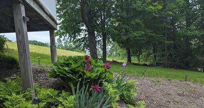 Cozy private country setting - 15 miles from Woodstock