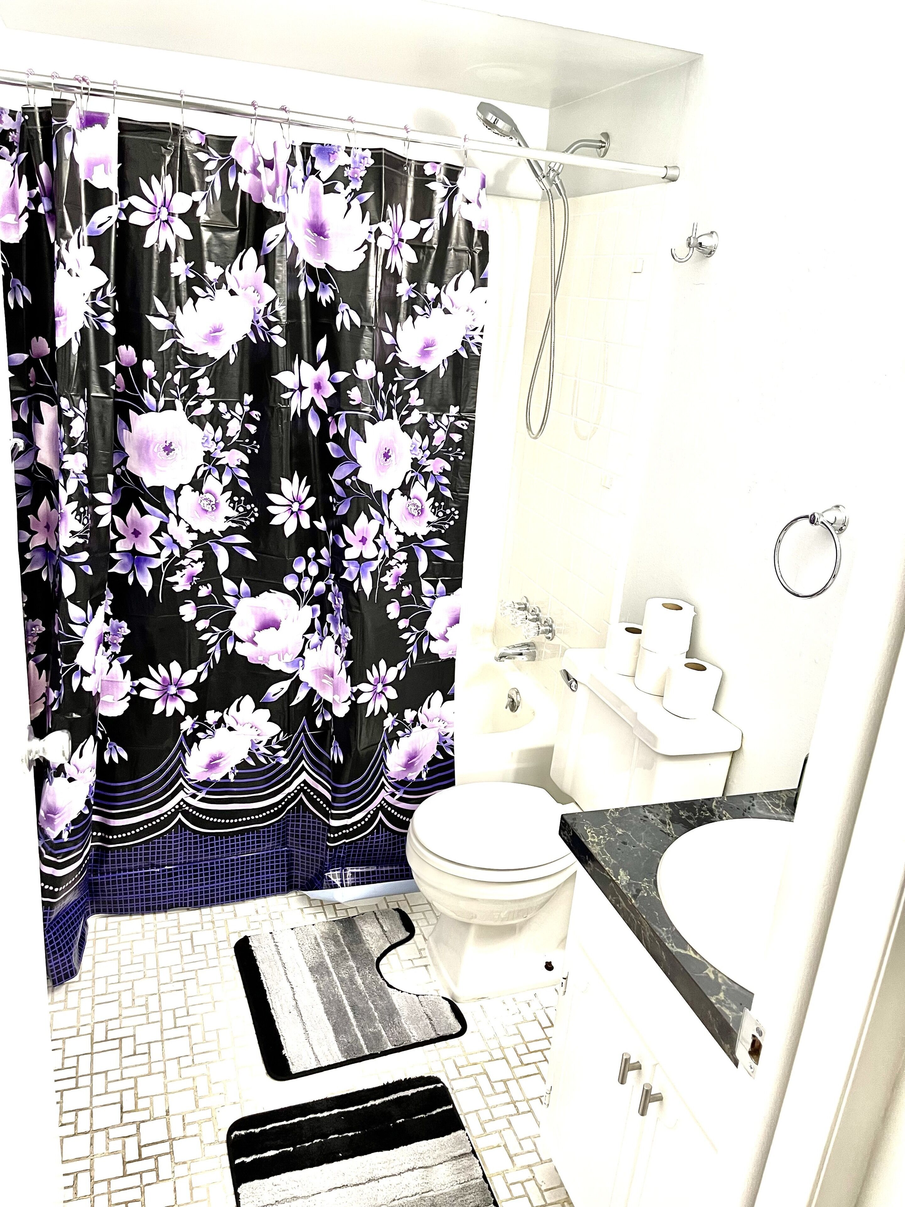 Combined shower/bathtub, bidet