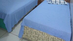 エコノミー ツインルーム 専用バスルーム | WiFi (無料)、ベッドシーツ