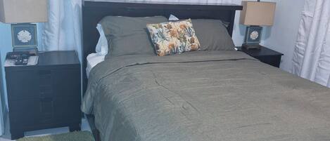 1 soverom, strykejern/-brett, wi-fi (inkludert) og sengetøy