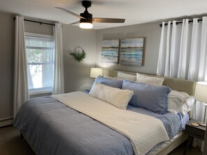 3 bedrooms, free WiFi, bed sheets - Burt Lake waterfront - huge dock, fire pit and incredible views (Indian River)