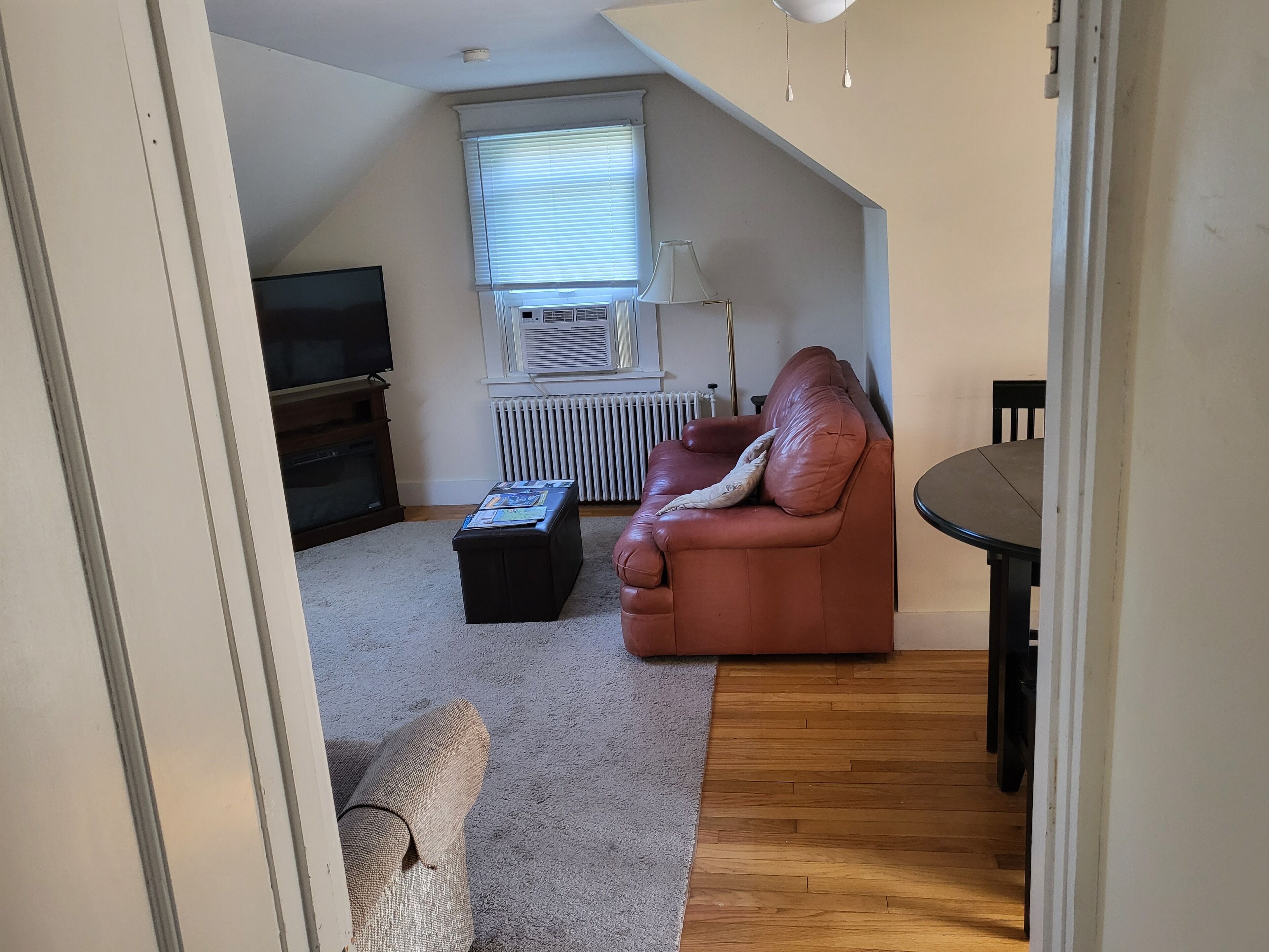 1 mile to beaches & downtown