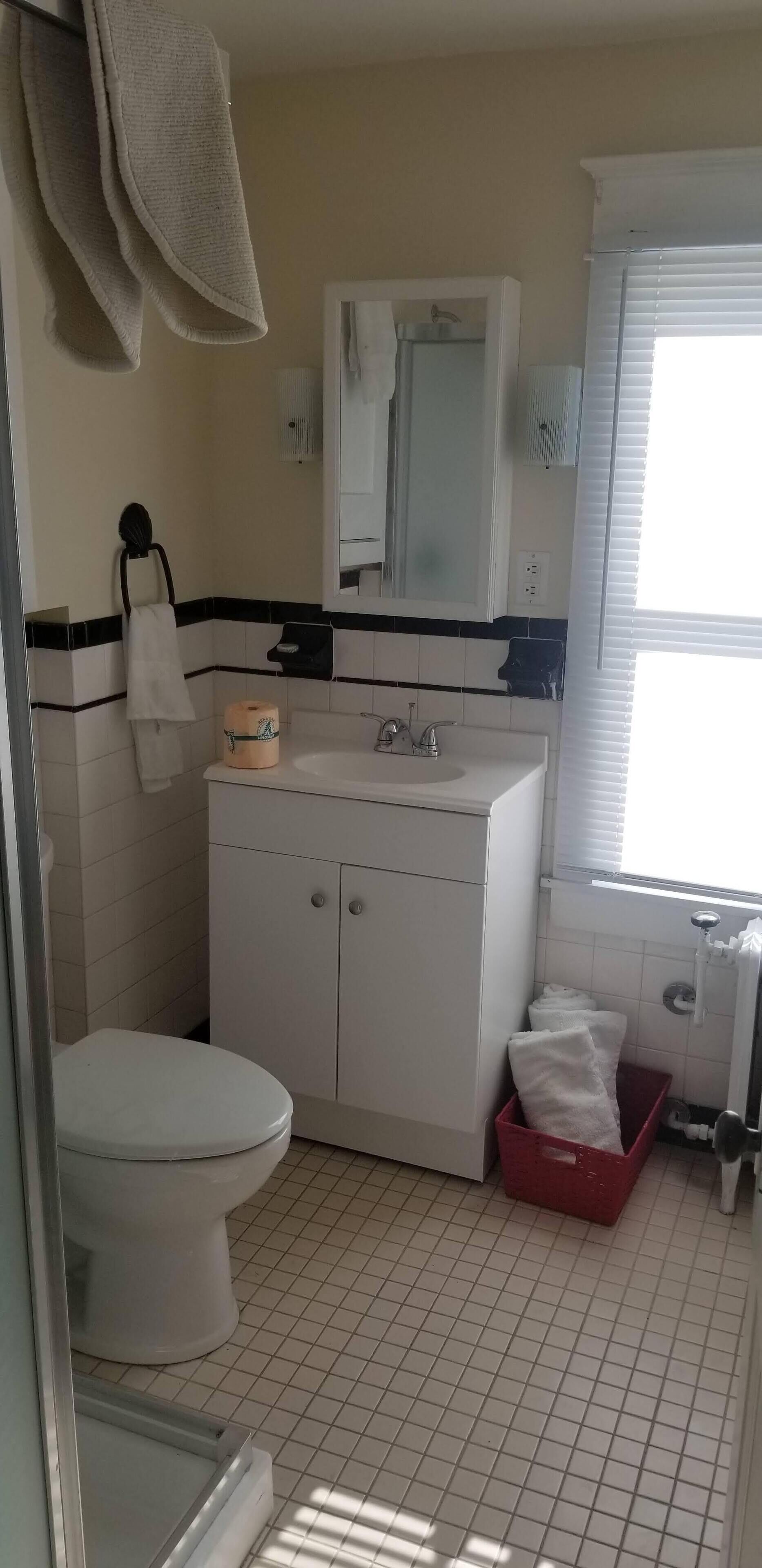 1 mile to beaches & downtown