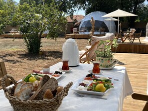 Petit déjeuner à emporter compris tous les jours
