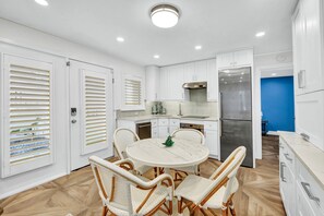 Fridge, microwave, oven, stovetop - Coastal Chic: Newly Renovated 2BR Condo in Old Naples, Steps from the Beach! (Naples)