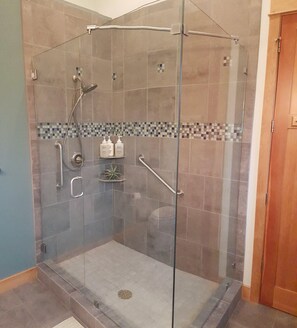 Hair dryer, towels - Built in 2007, this deluxe 3-story solar condo offers the best of Bozeman! (Bozeman)