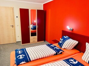 3 bedrooms, free WiFi, bed sheets, wheelchair access