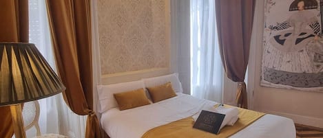 Desk, blackout curtains, soundproofing, free WiFi