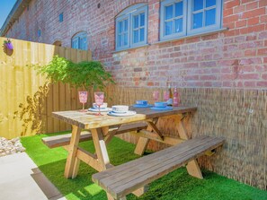 Outdoor dining - Old Highwood - Piglet Cottage (Dunkeswell)