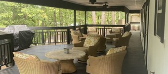 Lake Ouachita private 6 bed home located in Mountain Harbor!