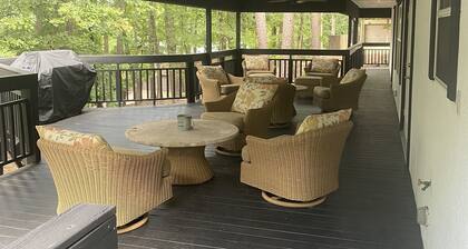 Lake Ouachita private 6 bed home located in Mountain Harbor!