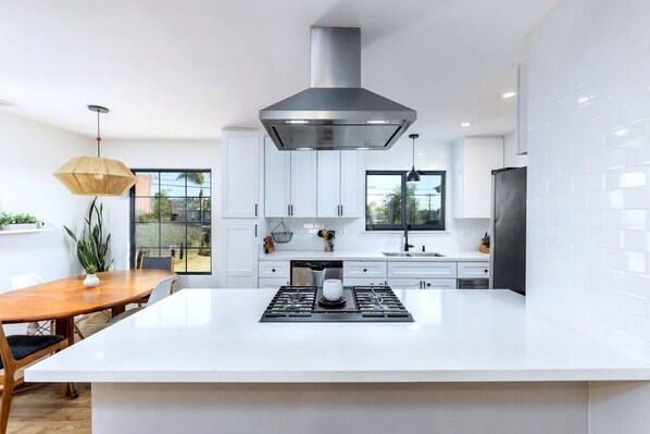 Fridge, microwave, oven, stovetop - Echo by Coast to Cactus | Family-Friendly Home (La Mesa)