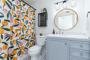 Hair dryer, towels - Echo by Coast to Cactus | Family-Friendly Home (La Mesa)