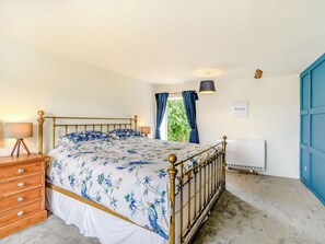 2 bedrooms, free WiFi, bed sheets - 2 bedroom accommodation in Castleton, near Whitby (Castleton, near Whitby)