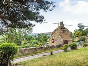 Property grounds - 2 bedroom accommodation in Castleton, near Whitby (Castleton, near Whitby)