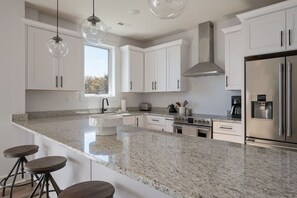 Private kitchen - Piedmont Place 402 | Spacious 2-Bedroom Condo in Crozet (Crozet)