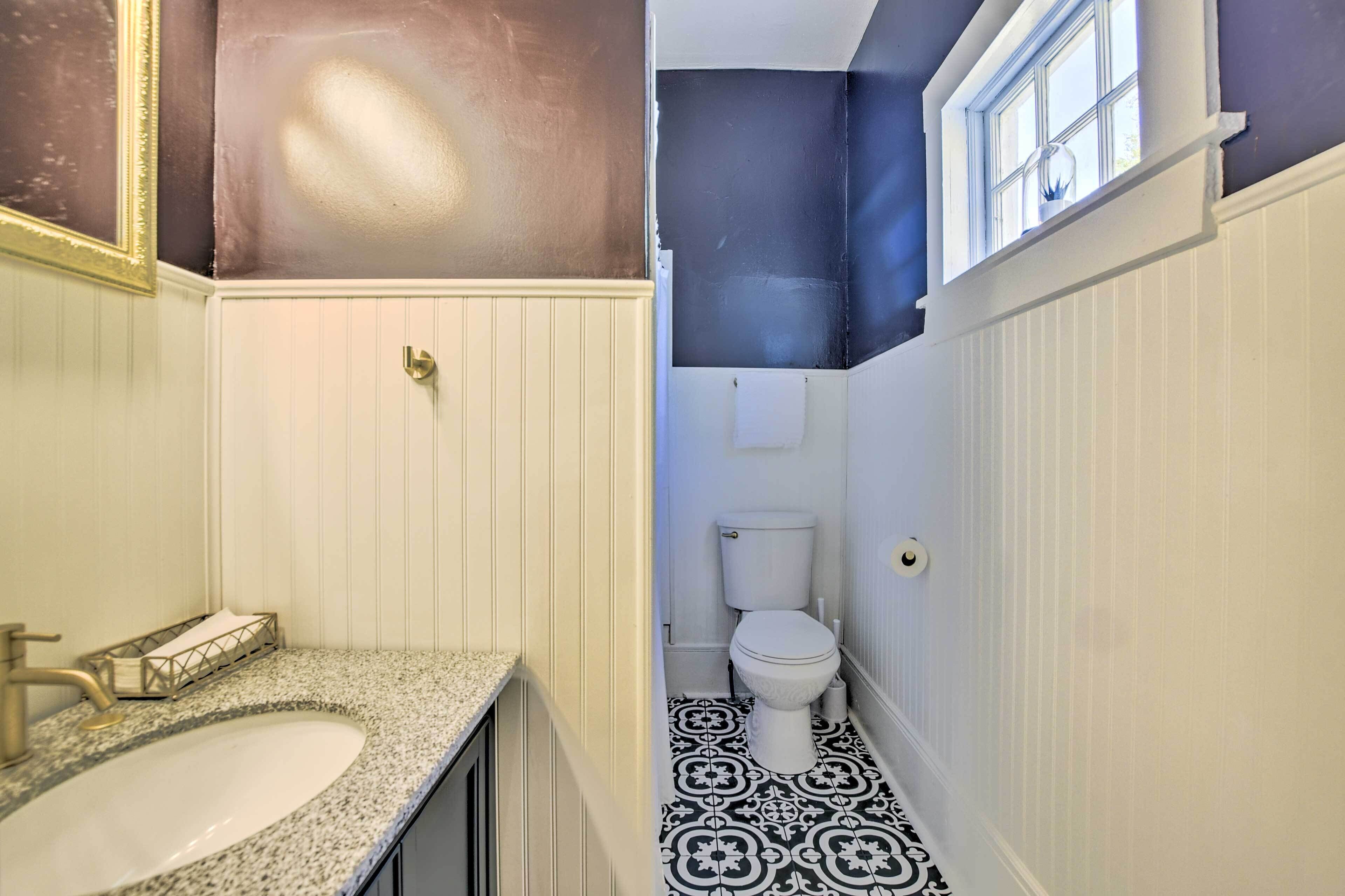 Charming historic home on 5.8 acres -- 40 min from Myrtle Beach!