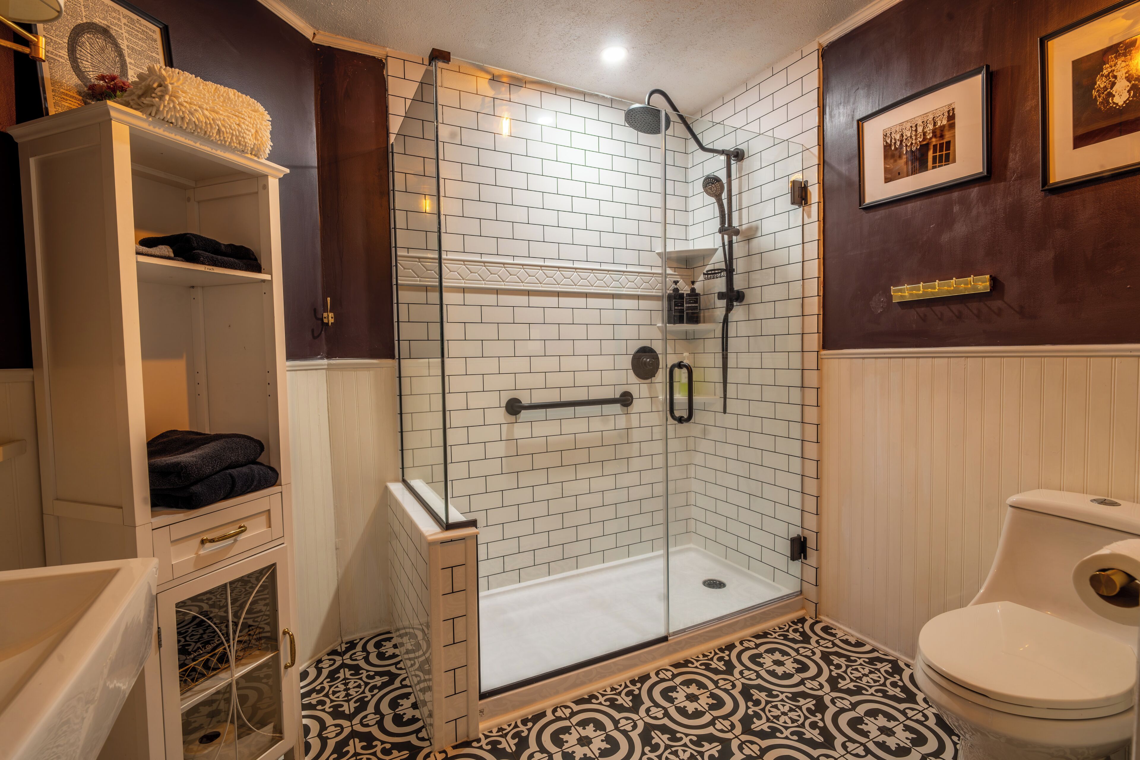 Combined shower/tub, hair dryer, towels, soap