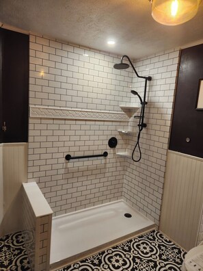 Combined shower/bathtub, hair dryer, towels, soap - Stunning historic home w/ large rooms. Close to attractions. Kid & pet friendly! (Sellers)