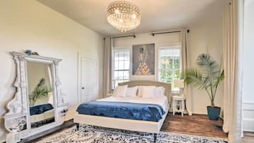 5 bedrooms, desk, iron/ironing board, free WiFi