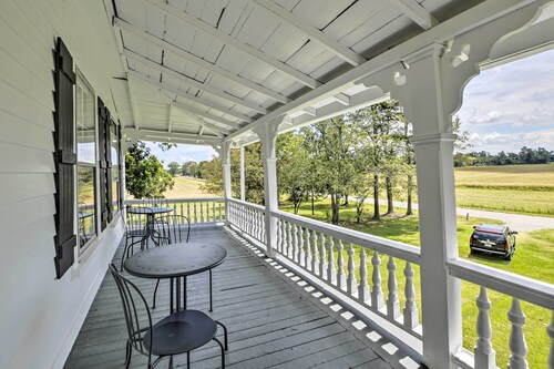 Stunning historic home w/ large rooms. Close to attractions. Kid & pet friendly!