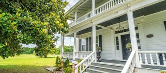 Stunning historic home w/ large rooms. Close to attractions. Kid & pet friendly!