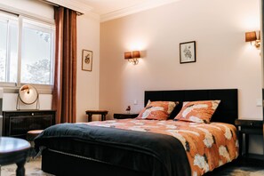 3 chambres, bureau, accès au Wi-Fi (inclus), literie fournie