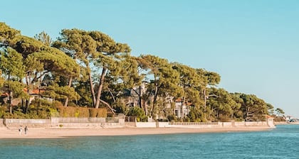 Seafront apartment on the Marina de Cassy