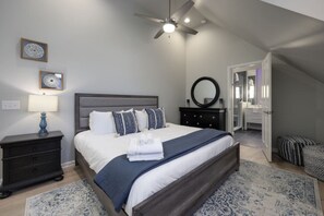 4 bedrooms, desk, iron/ironing board, travel cot - Ultimate Luxury Retreat: Mega Mansion - Pool & Spa (Nashville)