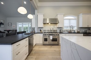 Fridge, microwave, oven, stovetop - The Nashville Oasis | Ultimate Outdoor Escape (Nashville)