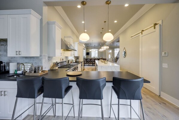 Fridge, microwave, oven, stovetop - Ultimate Luxury Retreat: Mega Mansion - Pool & Spa (Nashville)