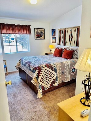 3 bedrooms, desk, iron/ironing board, Internet
