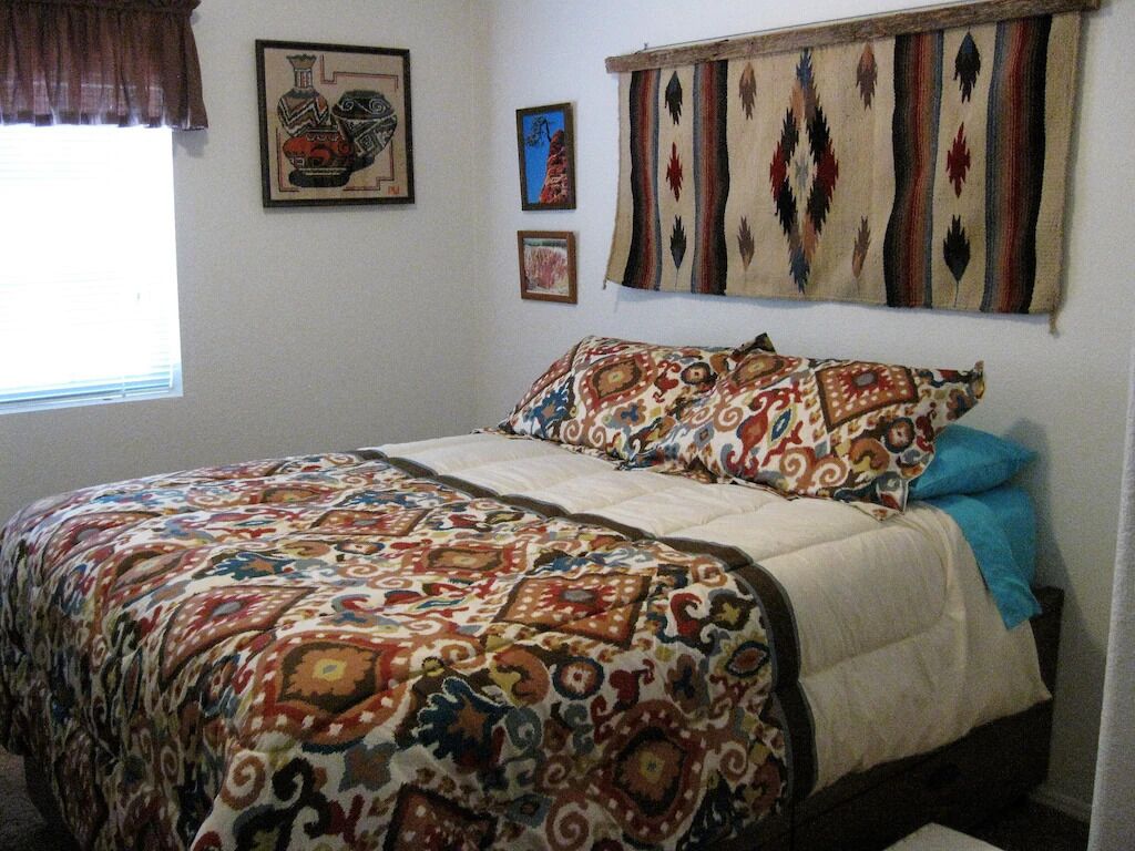 3 bedrooms, desk, iron/ironing board, internet