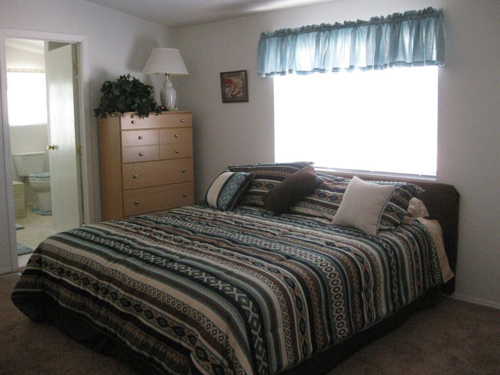 3 bedrooms, desk, iron/ironing board, internet