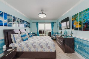 3 habitaciones, escritorio y tabla de planchar con plancha 