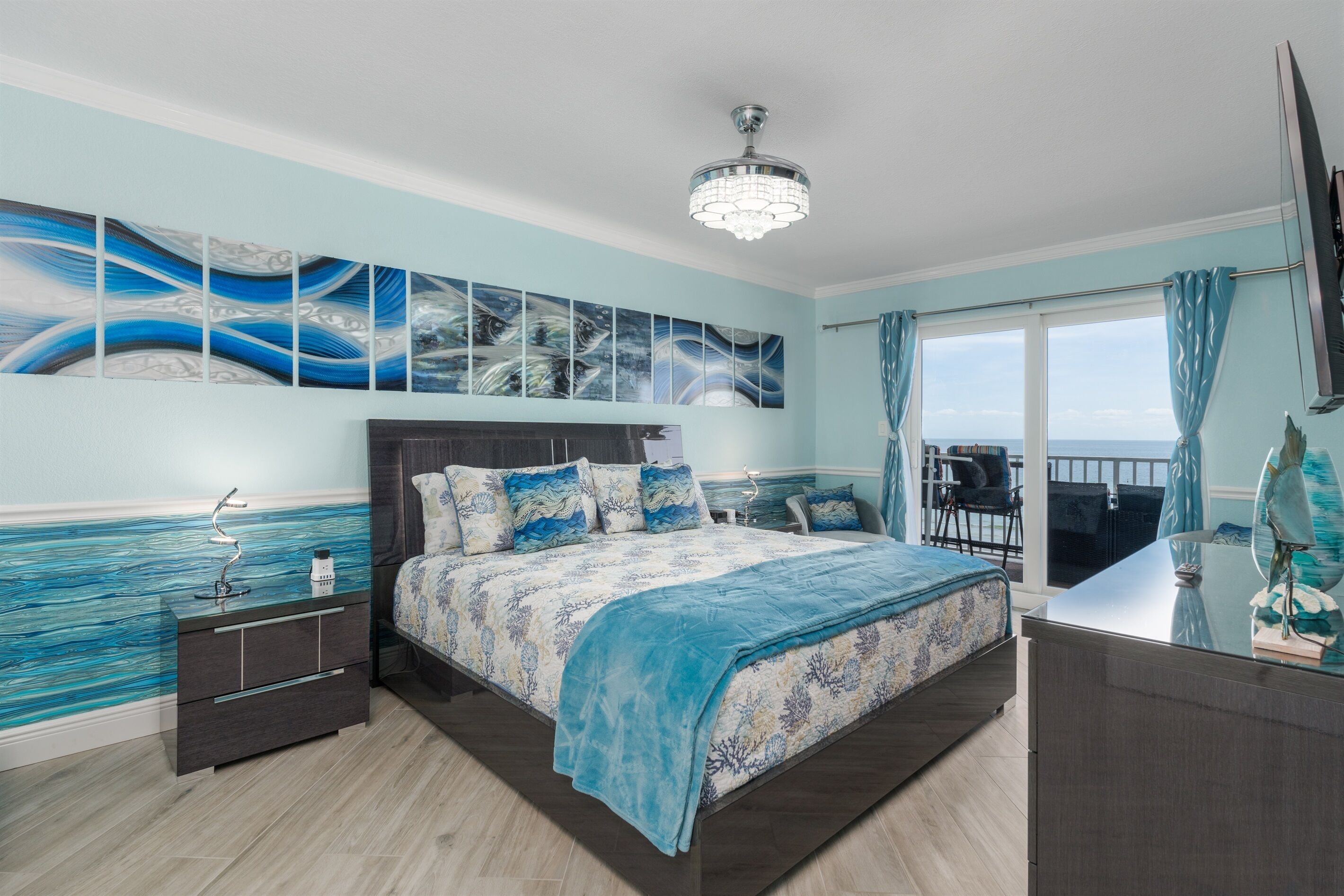 3 bedrooms, desk, iron/ironing board, travel crib