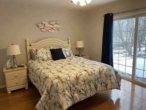 3 bedrooms, iron/ironing board, WiFi, bed sheets - Lake Melissa Cabin on the Commons (Detroit Lakes)