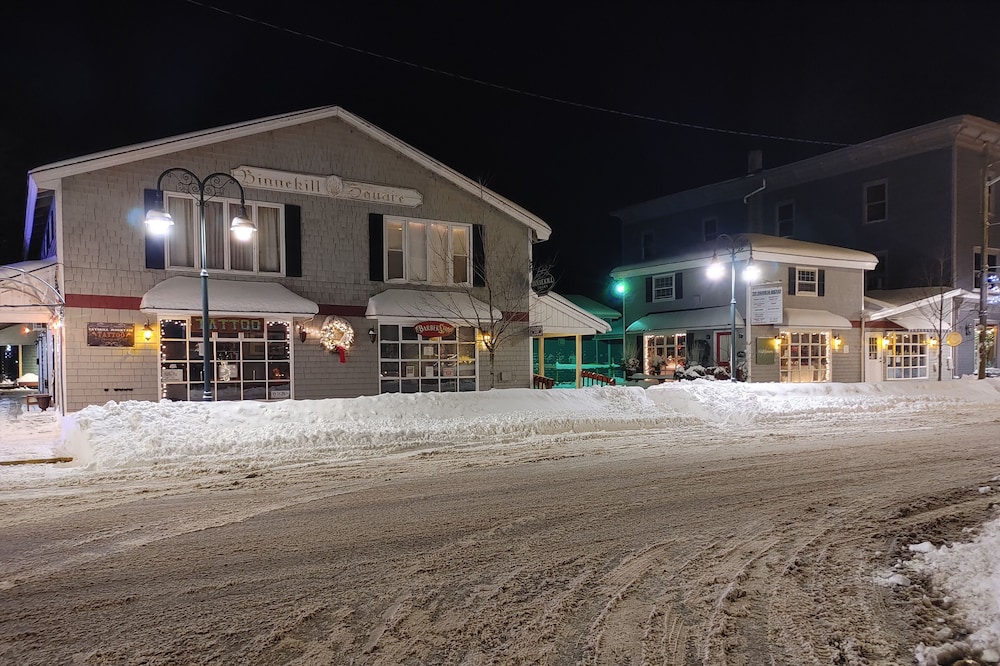 Binnekill Views- Cozy Apt over looking the Binnekill stream