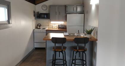 Binnekill Views- Cozy Apt over looking the Binnekill stream