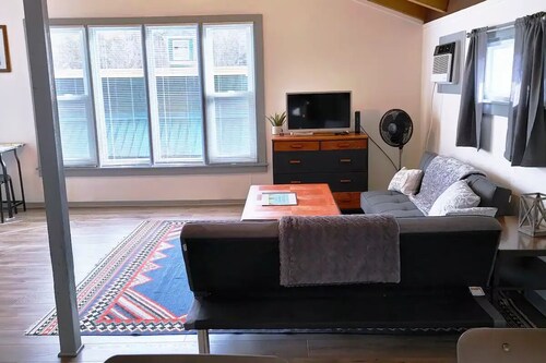 Binnekill Views- Cozy Apt over looking the Binnekill stream