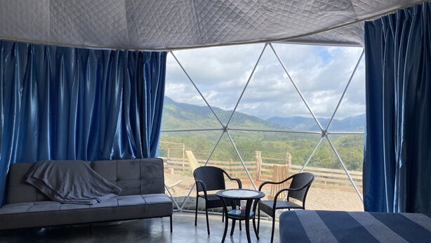 A room with a view of mountains, a sofa, two chairs, and a table. - Dome tent in beautiful countryside, 20 minutes from the beach (Santa Marta de Hojancha)