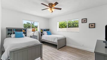 8 Schlafzimmer, Schreibtisch, Bügeleisen/Bügelbrett, kostenloses WLAN