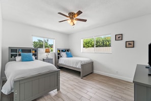 8 Schlafzimmer, Schreibtisch, Bügeleisen/Bügelbrett, kostenloses WLAN