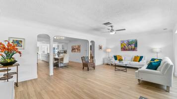 Smart-TV, Videospiele, Bücher, Stereoanlage