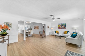 Smart-TV, Videospiele, Bücher, Stereoanlage