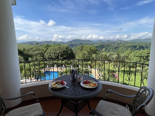 Mountain Estate &  32 miles from beach.