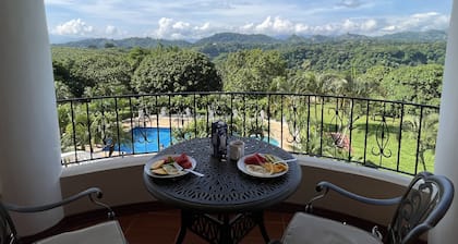 Mountain Estate & 32 miles from beach.
