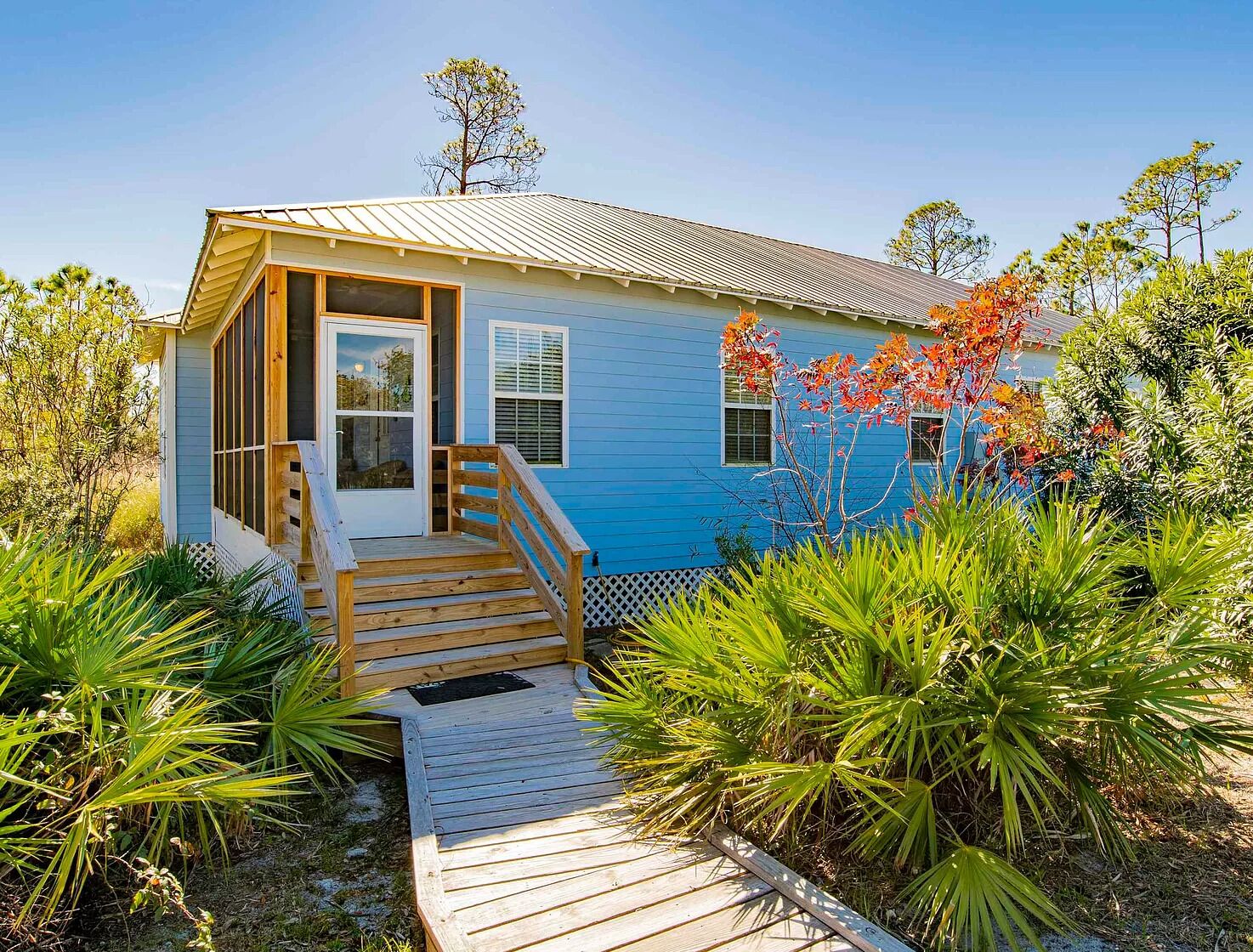 The Blue Bungalow: Your Perfect Beach Getaway!