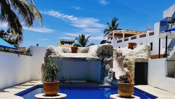 Piscina com cascata