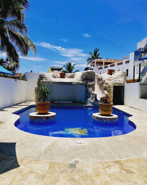 2 座室外游泳池